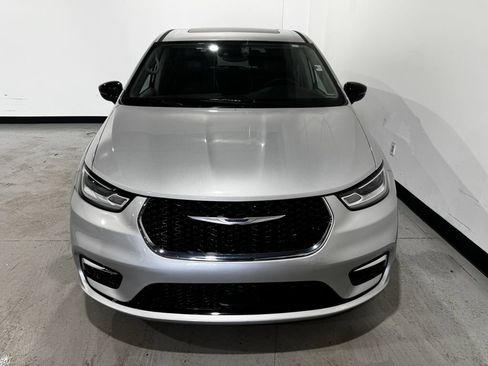 Used 2024 Chrysler Pacifica Limited FWD image 10