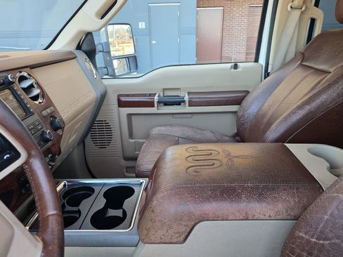 Used 2011 Ford F250 King Ranch w/ King Ranch w/Chrome Pkg image 12