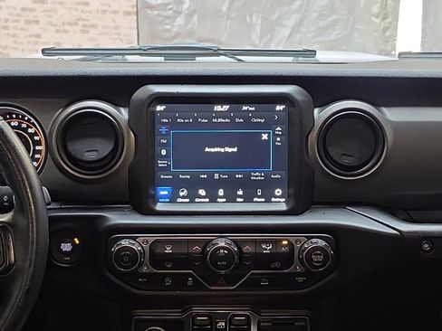 Used 2021 Jeep Gladiator Willys image 17