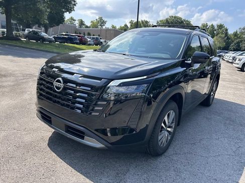 New 2026 Nissan Pathfinder SL FWD image 3