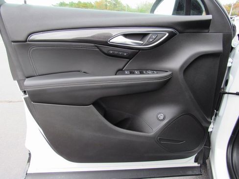 Used 2021 Buick Envision Essence w/ Sport Touring Package image 9