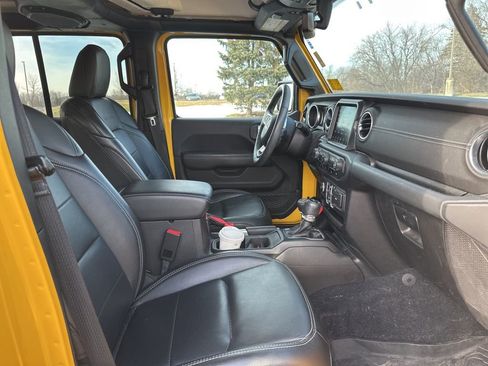 Used 2018 Jeep Wrangler Unlimited Sahara image 18