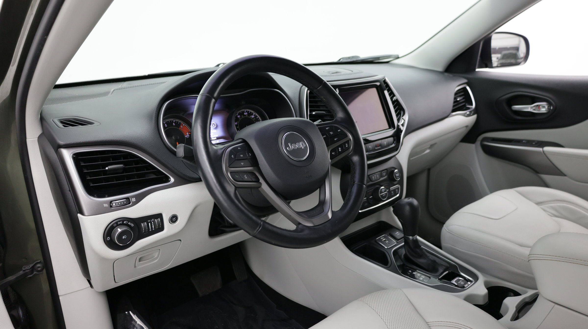 Used 2021 Jeep Cherokee Limited FWD image 11