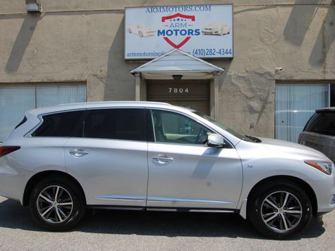 Used 2019 INFINITI QX60 Luxe w/ Essential Package FWD image 4