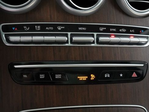 Used 2021 Mercedes-Benz GLC 300 4MATIC image 21