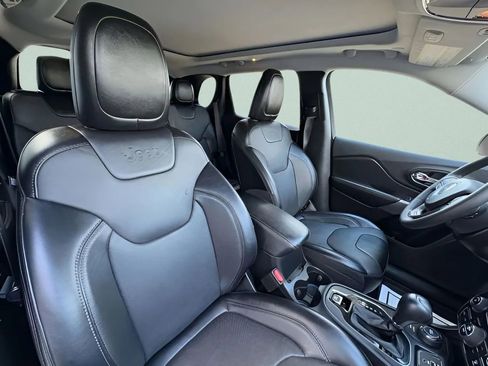 Used 2022 Jeep Cherokee Limited w/ Elite Package image 16