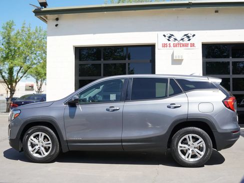 Used 2018 GMC Terrain SLE FWD image 3