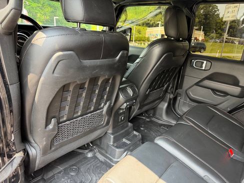 Used 2021 Jeep Wrangler Unlimited Rubicon w/ Dual Top Group AWD/4WD image 15