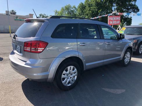 Used 2016 Dodge Journey SE w/ Flexible Seating Group image 2