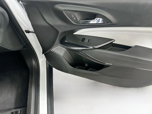 Used 2025 Chevrolet Trax LT w/ LT Convenience Package image 30