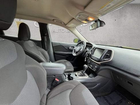 Used 2016 Jeep Cherokee Latitude FWD image 24