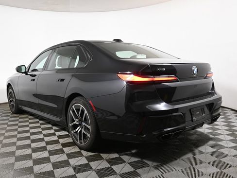 Used 2023 BMW 760i xDrive w/ Executive Package AWD/4WD image 9