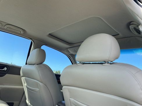 Used 1999 Lincoln Continental image 9