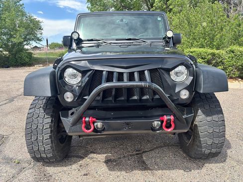 Used 2018 Jeep Wrangler Unlimited Sport S AWD/4WD image 3