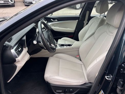 Used 2025 Genesis G70 2.5T image 27