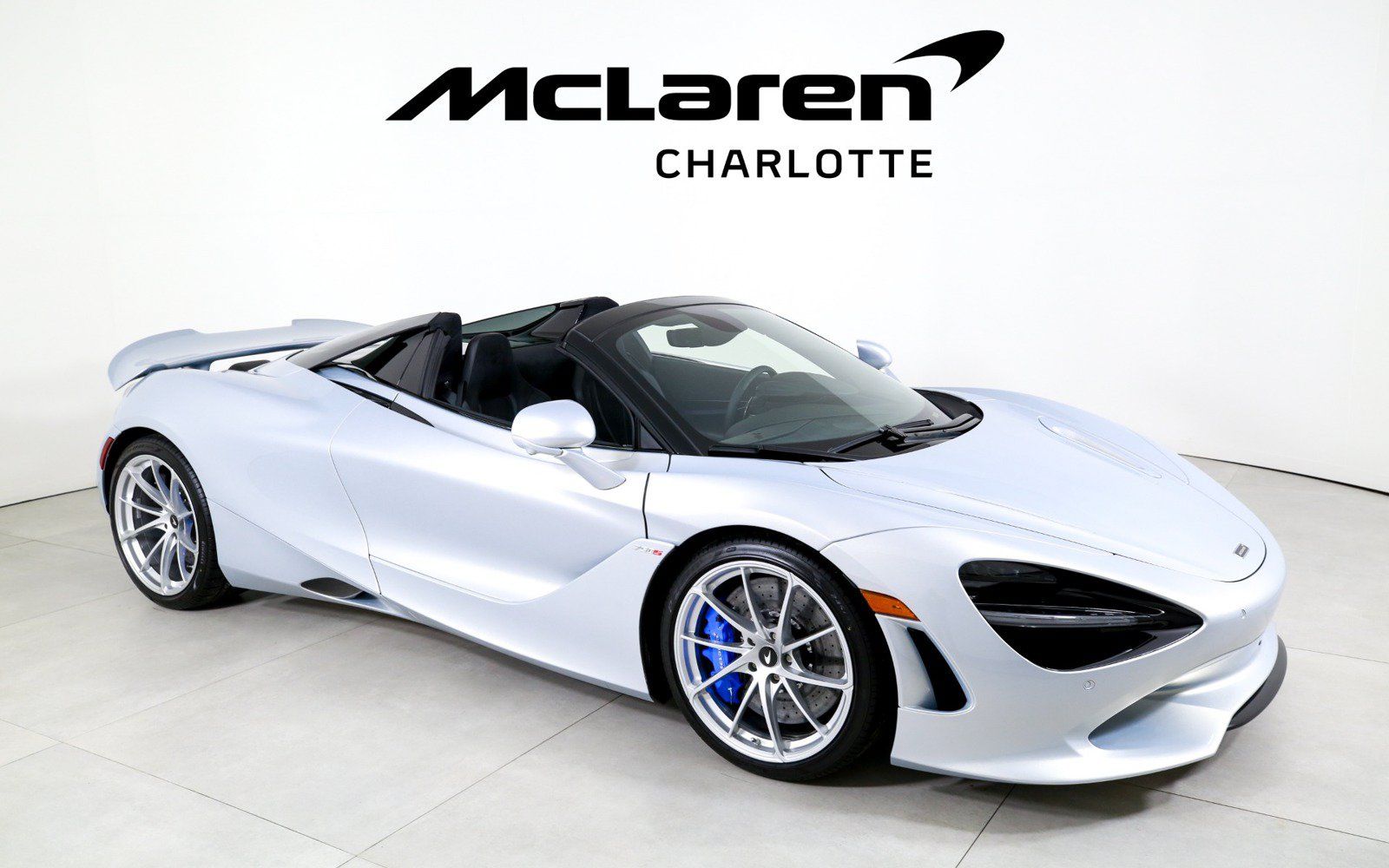 Used 2026 McLaren 750S Spider RWD image 2