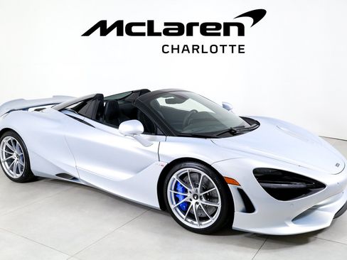 Used 2026 McLaren 750S Spider RWD image 2