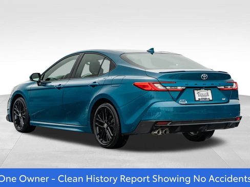 Used 2025 Toyota Camry SE image 5