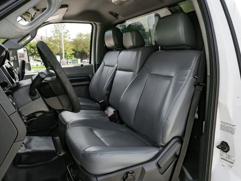 Used 2014 Ford F550 2WD Regular Cab Super Duty image 26