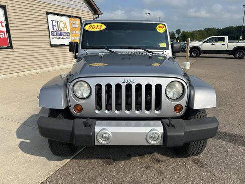 Used 2013 Jeep Wrangler Unlimited Sahara w/ Dual Top Group AWD/4WD image 4