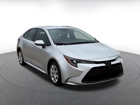 Used 2025 Toyota Corolla LE image 3
