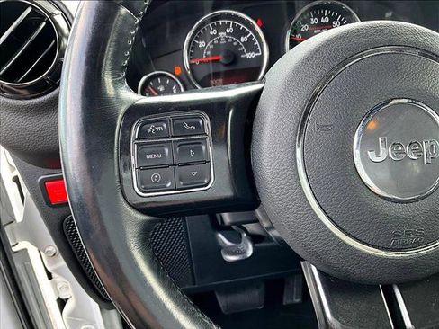 Used 2017 Jeep Wrangler Unlimited Rubicon image 18