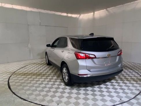 Used 2020 Chevrolet Equinox LT w/ Driver Convenience Package image 8