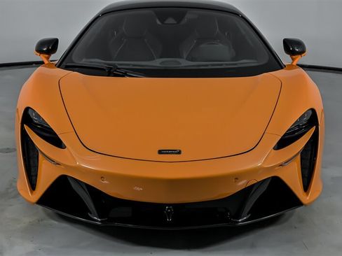 Used 2023 McLaren Artura RWD image 5