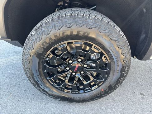 New 2026 GMC Canyon Elevation w/ Convenience Package image 32