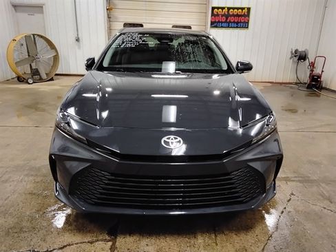 Used 2025 Toyota Camry LE AWD/4WD image 7