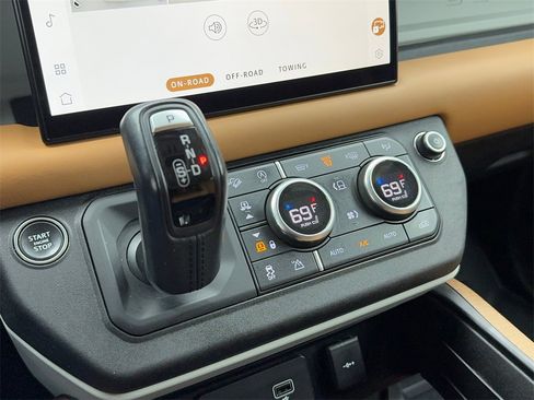 Used 2023 Land Rover Defender 130 First Edition image 28