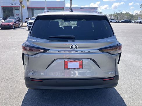 New 2026 Toyota Sienna XLE image 4