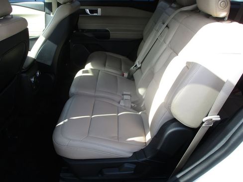 Used 2020 Ford Explorer XLT w/ Equipment Group 202A image 12