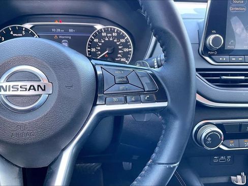 Used 2020 Nissan Altima 2.5 SR FWD image 11