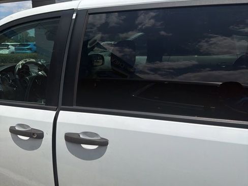 Used 2020 Dodge Grand Caravan SE FWD image 5