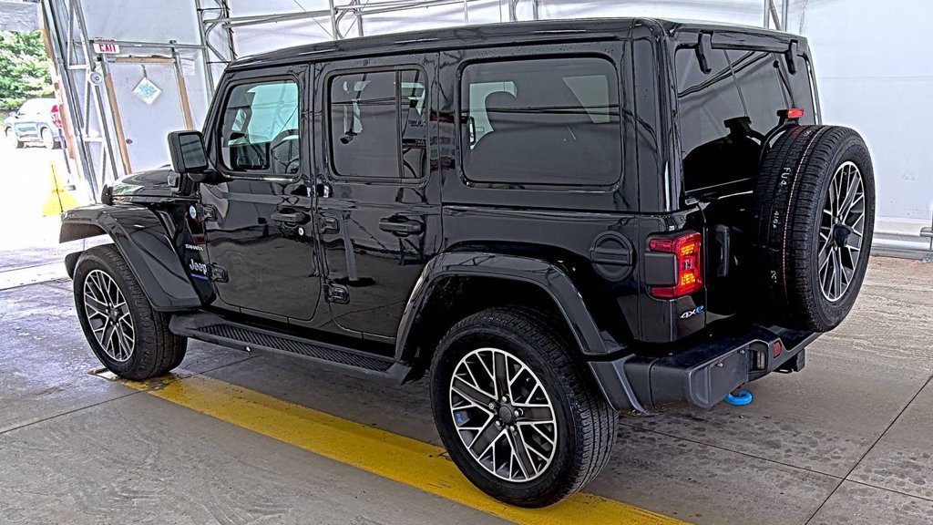 Used 2023 Jeep Wrangler Unlimited Sahara w/ Cold Weather Group AWD/4WD image 4