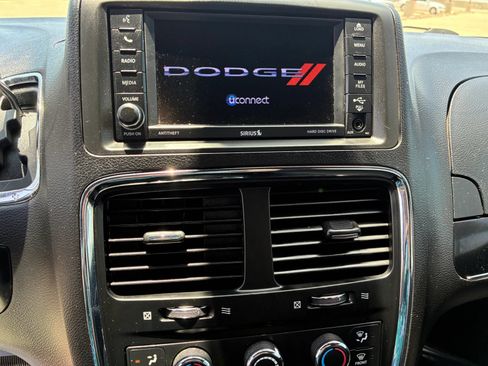 Used 2020 Dodge Grand Caravan SE FWD image 13
