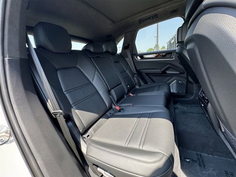 New 2025 Porsche Cayenne Turbo image 27
