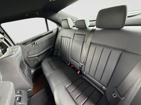 Used 2010 Mercedes-Benz E 550 4MATIC Sedan image 15