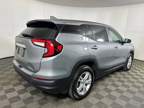 Used 2023 GMC Terrain SLE image 3