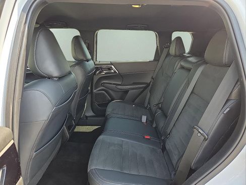 Used 2024 Mitsubishi Outlander SE Black Edition AWD/4WD image 10