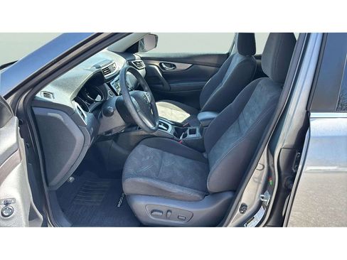 Used 2016 Nissan Rogue SV image 10