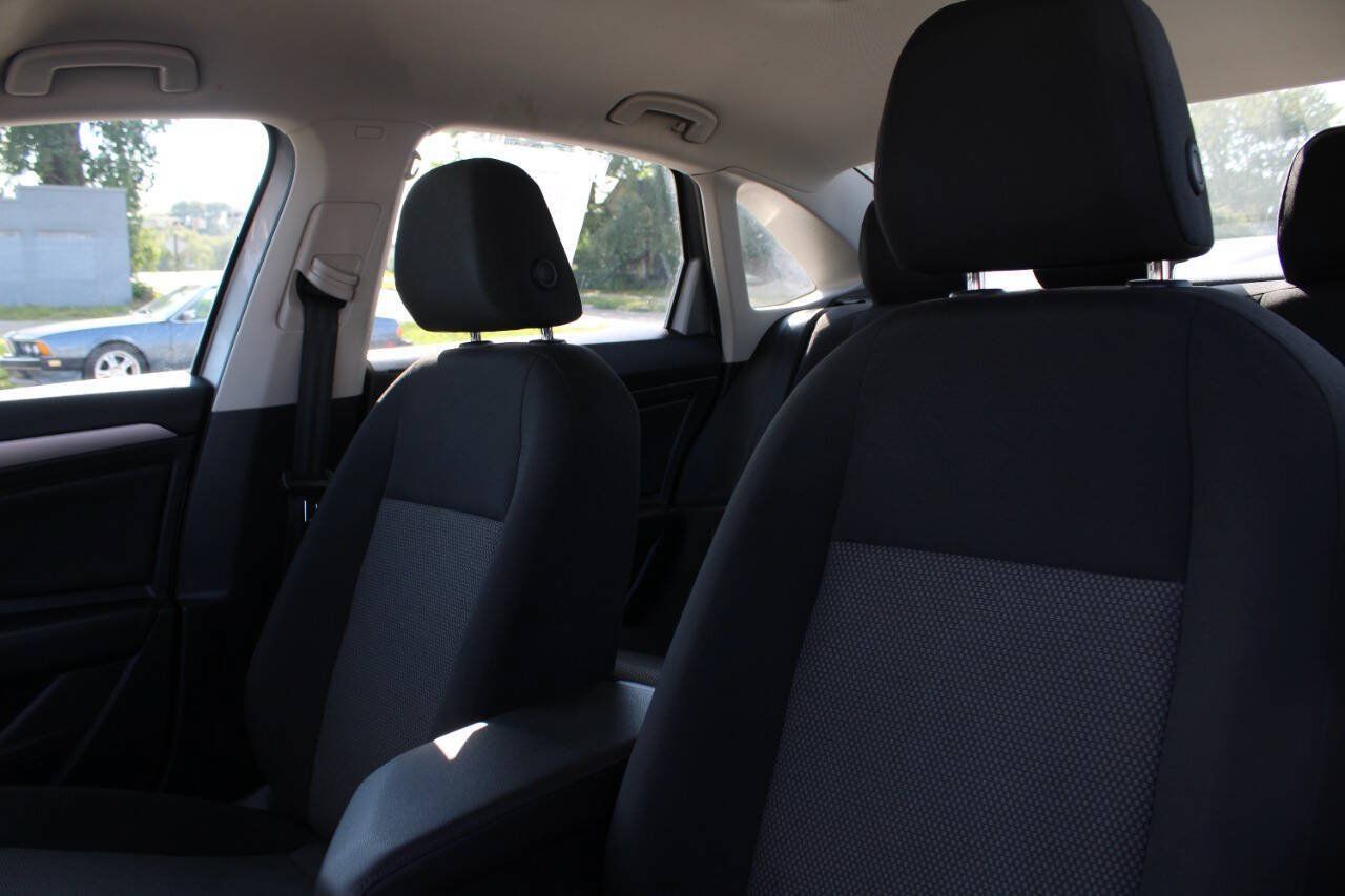 Used 2021 Volkswagen Jetta R-Line FWD image 20