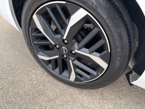 Used 2025 Nissan Versa SR image 11