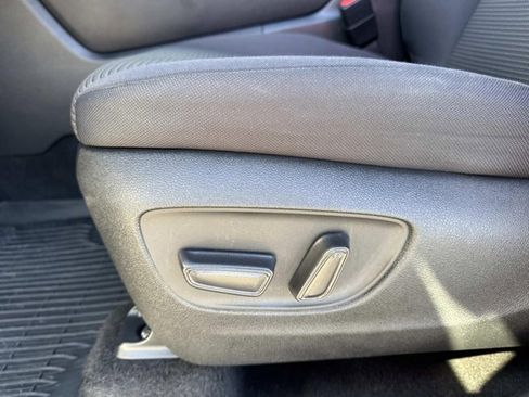 Certified 2023 Toyota Highlander LE image 9