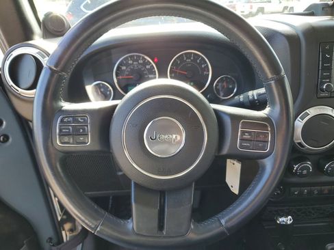 Used 2014 Jeep Wrangler Unlimited Sahara w/ Connectivity Group AWD/4WD image 14