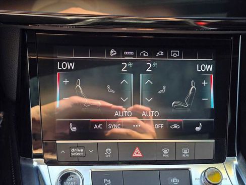 Used 2024 Audi Q8 e-tron Premium image 28