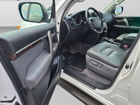 Used 2009 Toyota Land Cruiser AWD/4WD image 25