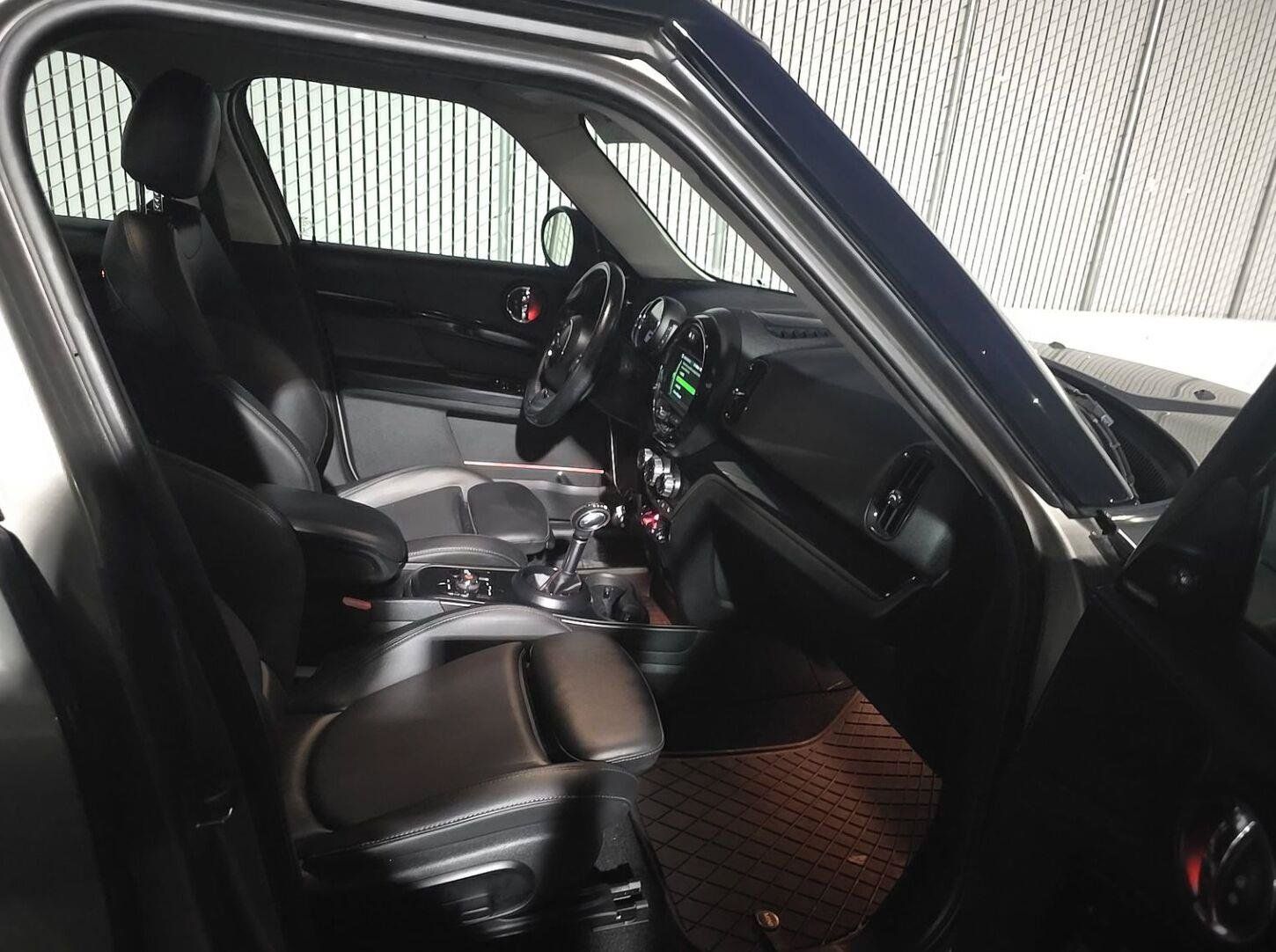 Used 2019 MINI Cooper Countryman S w/ Premium Package FWD image 3