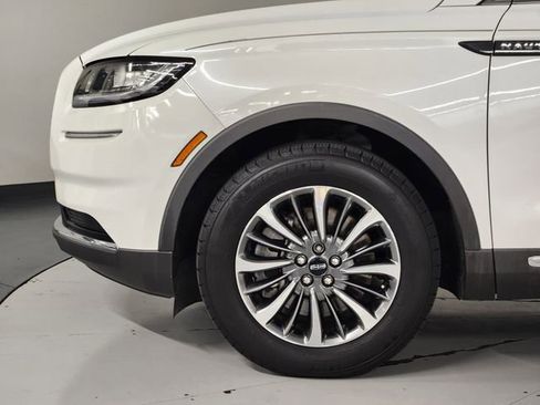Used 2023 Lincoln Nautilus FWD w/ Premium Package image 11